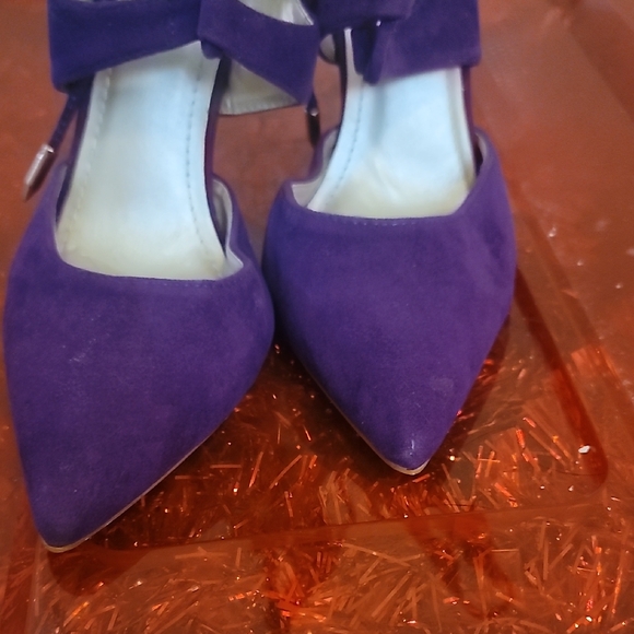 Unique Point Toe Heels - Picture 8 of 8